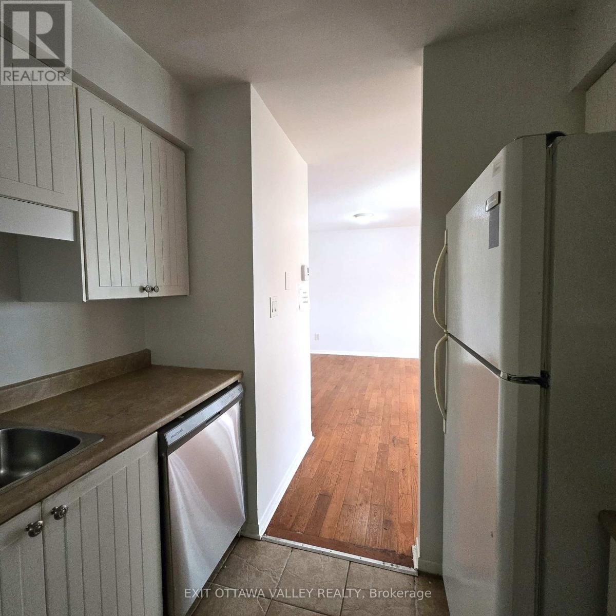 3 - 10 Charles Street, Arnprior, Ontario  K7S 1A7 - Photo 17 - X12515360