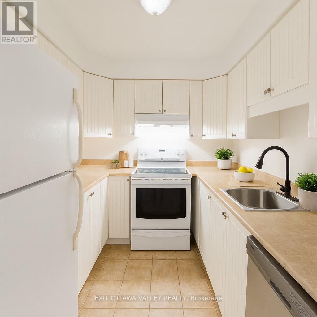 3 - 10 Charles Street, Arnprior, Ontario  K7S 1A7 - Photo 15 - X12515360