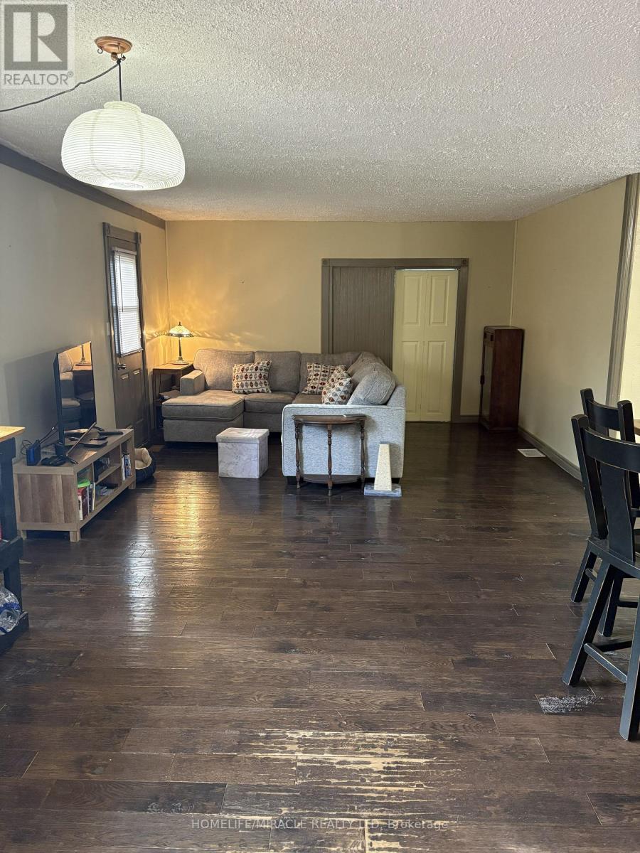 2 Della Street, Georgina, Ontario  L0E 1R0 - Photo 5 - N12591804