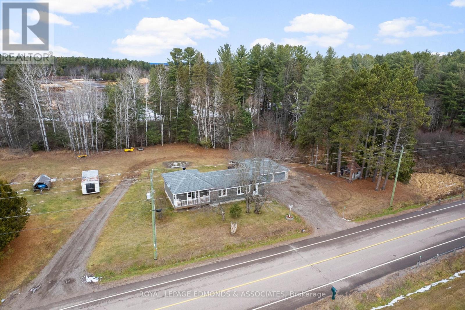 214 Achray Road, Petawawa, Ontario K8A 6W8 - Photo 44 - X12583008