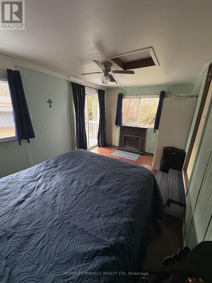 2 Della Street, Georgina, Ontario  L0E 1R0 - Photo 9 - N12591804