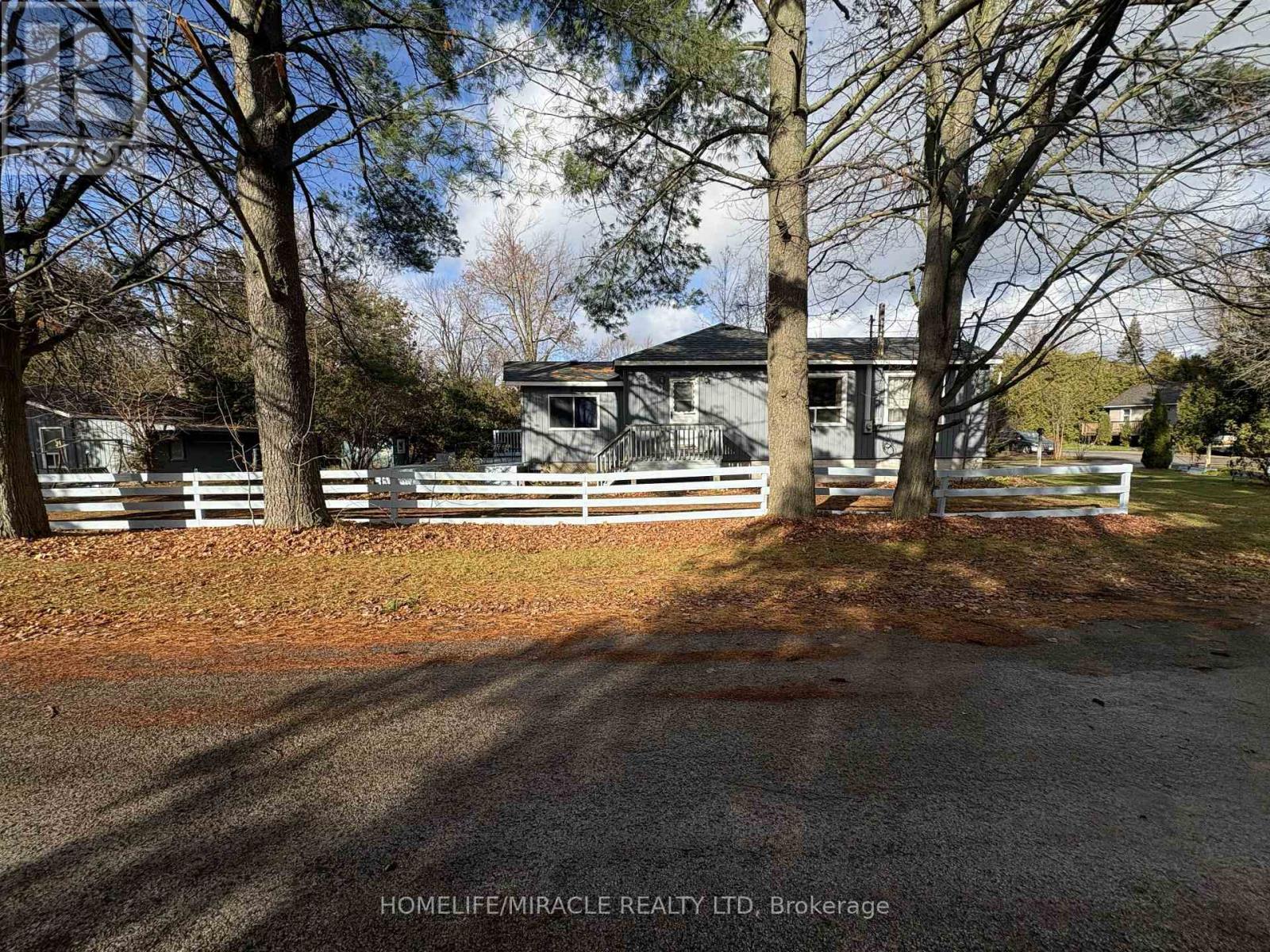 2 Della Street, Georgina, Ontario  L0E 1R0 - Photo 10 - N12591804