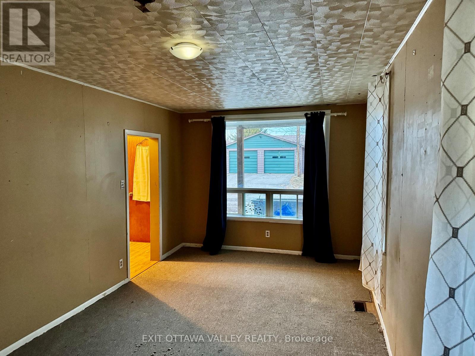 13 Grace Street, Whitewater Region, Ontario K0J 2L0 - Photo 17 - X12576762