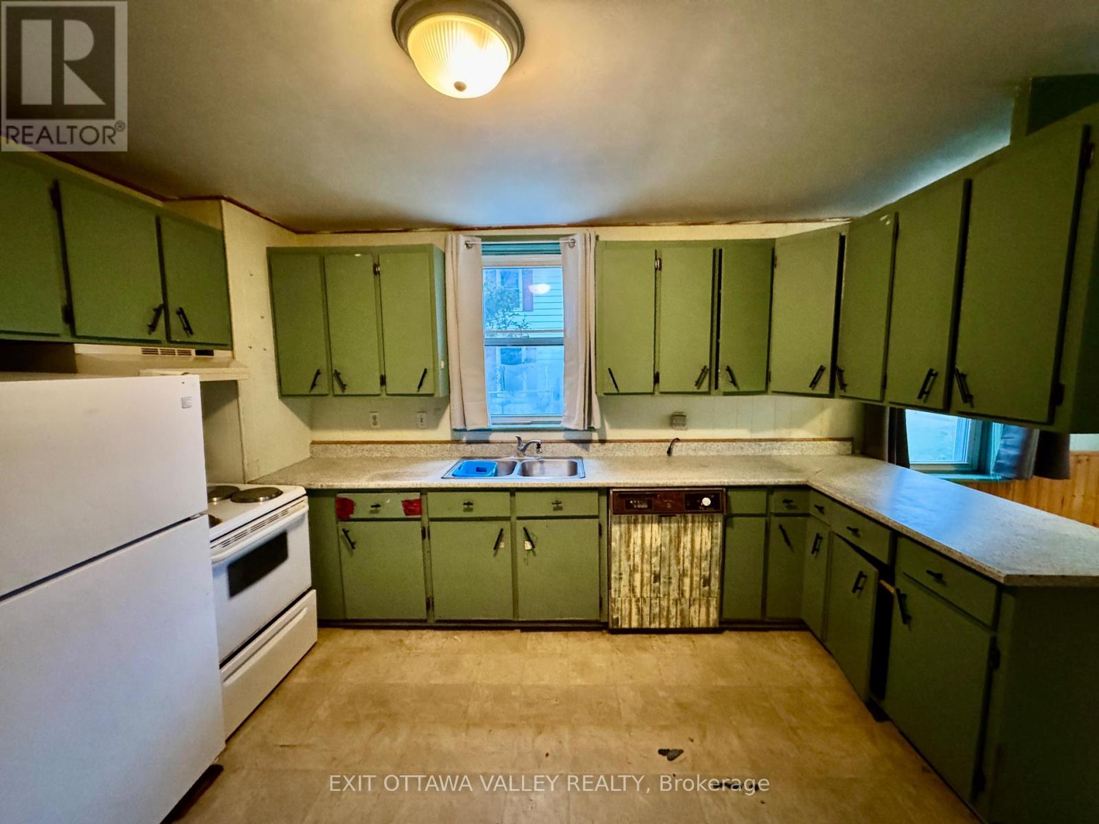 13 Grace Street, Whitewater Region, Ontario K0J 2L0 - Photo 7 - X12576762