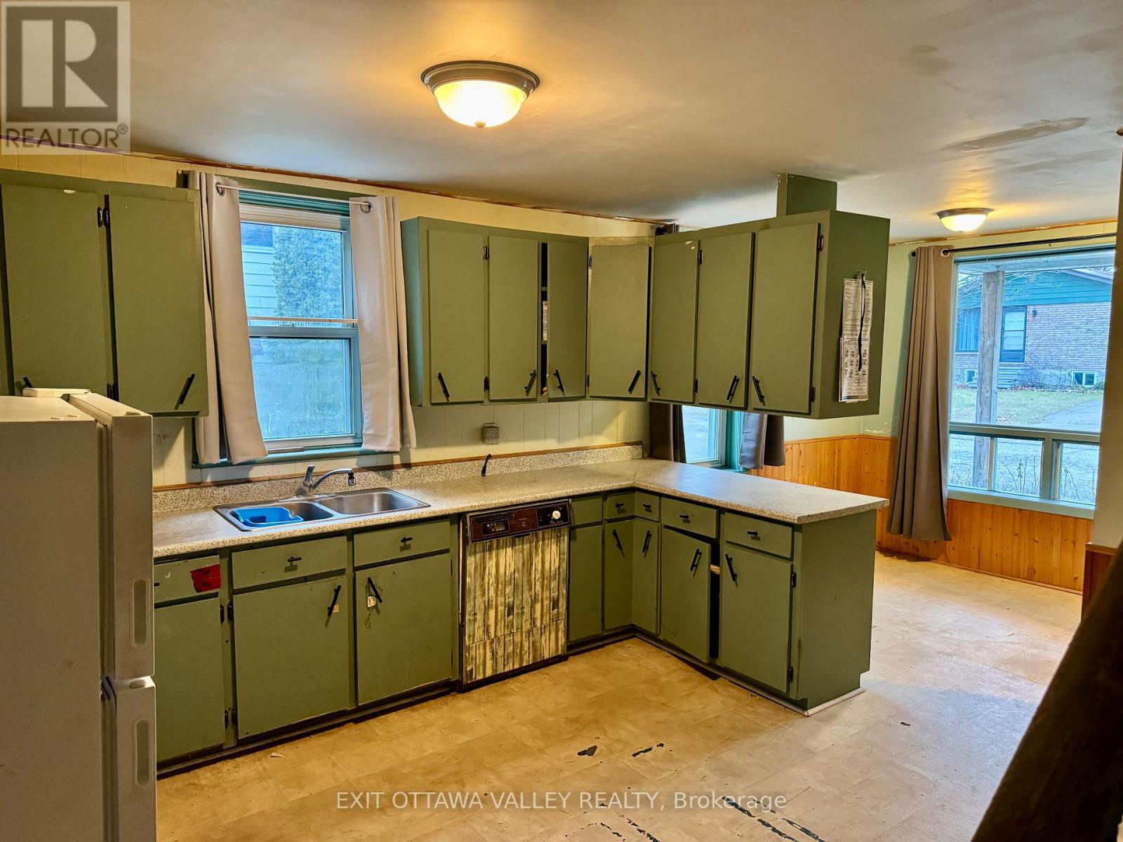 13 Grace Street, Whitewater Region, Ontario K0J 2L0 - Photo 5 - X12576762