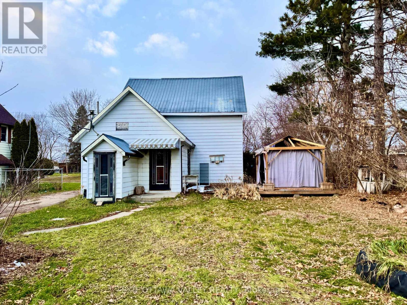 13 Grace Street, Whitewater Region, Ontario K0J 2L0 - Photo 29 - X12576762