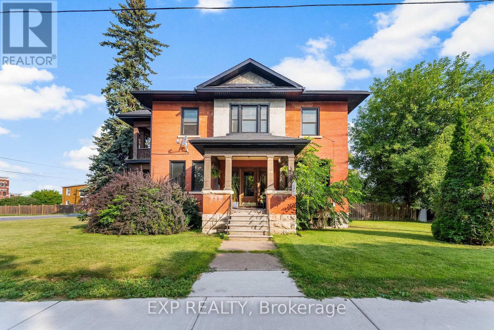 48 HALL AVENUE E, Renfrew, Ontario