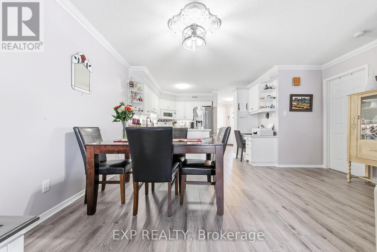 421 Mayhew Street, Renfrew, Ontario K7V 4L4 - Photo 10 - X12592556