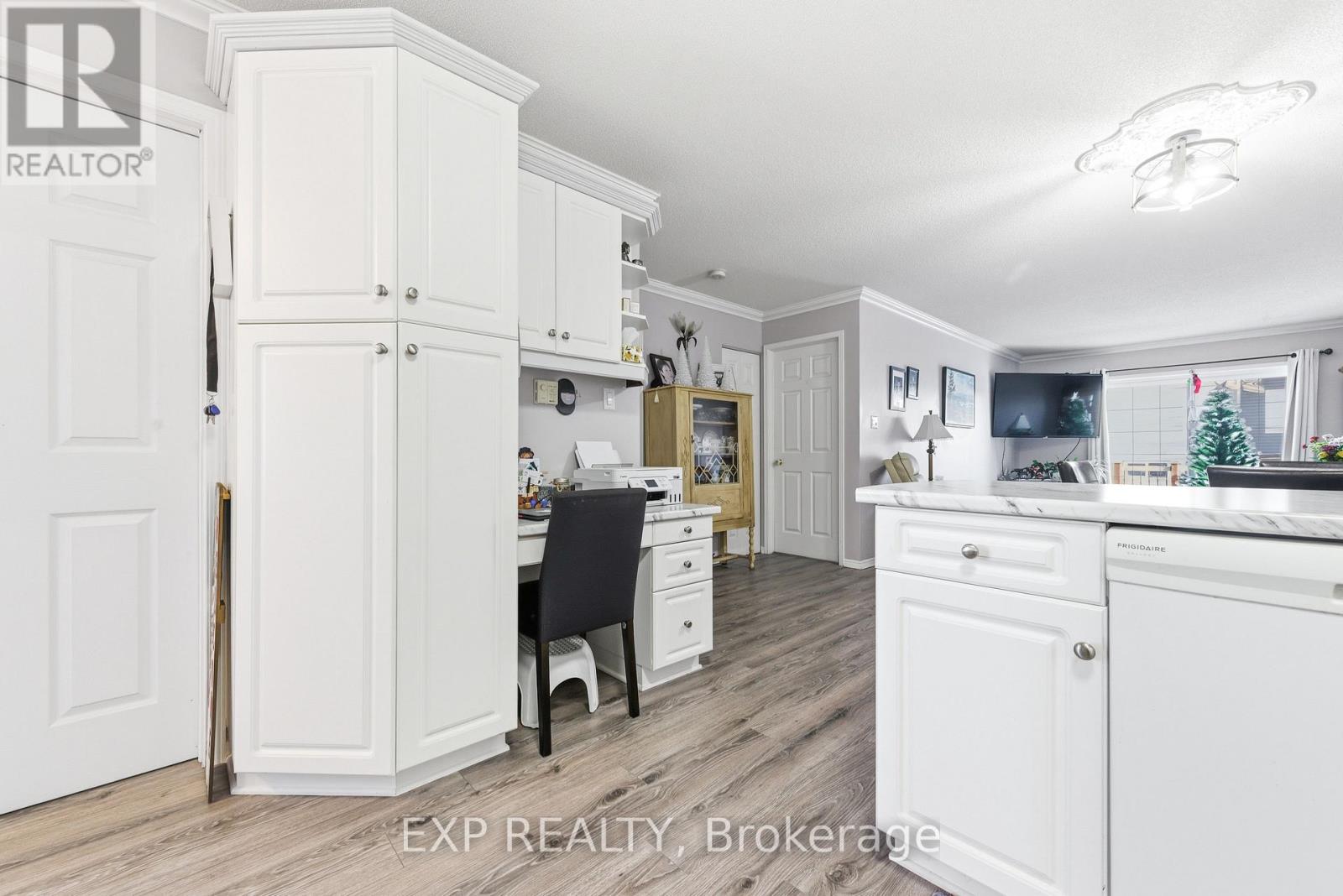 421 Mayhew Street, Renfrew, Ontario K7V 4L4 - Photo 5 - X12592556