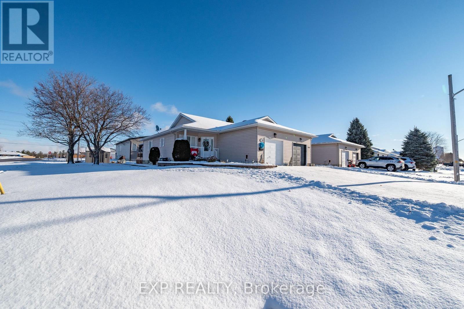 421 Mayhew Street, Renfrew, Ontario K7V 4L4 - Photo 3 - X12592556