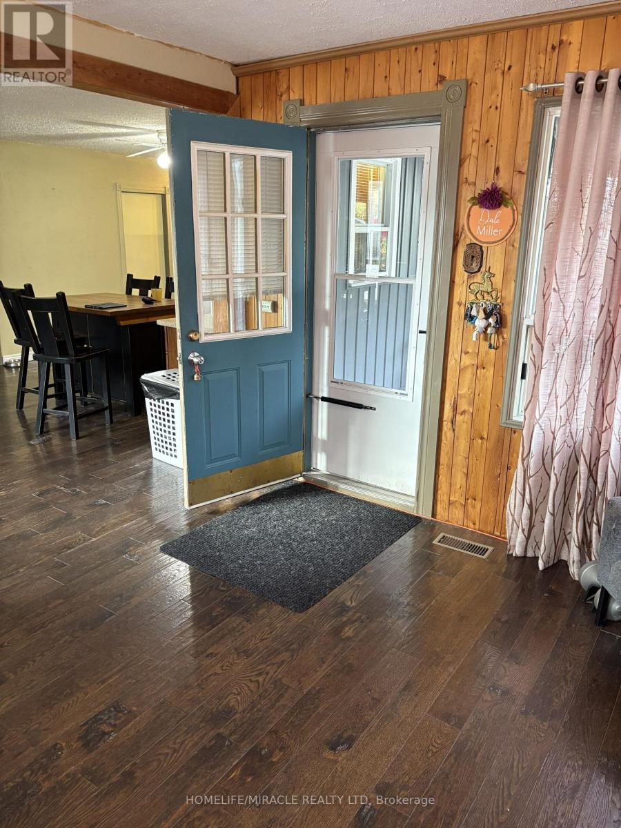 2 Della Street, Georgina, Ontario  L0E 1R0 - Photo 3 - N12591804