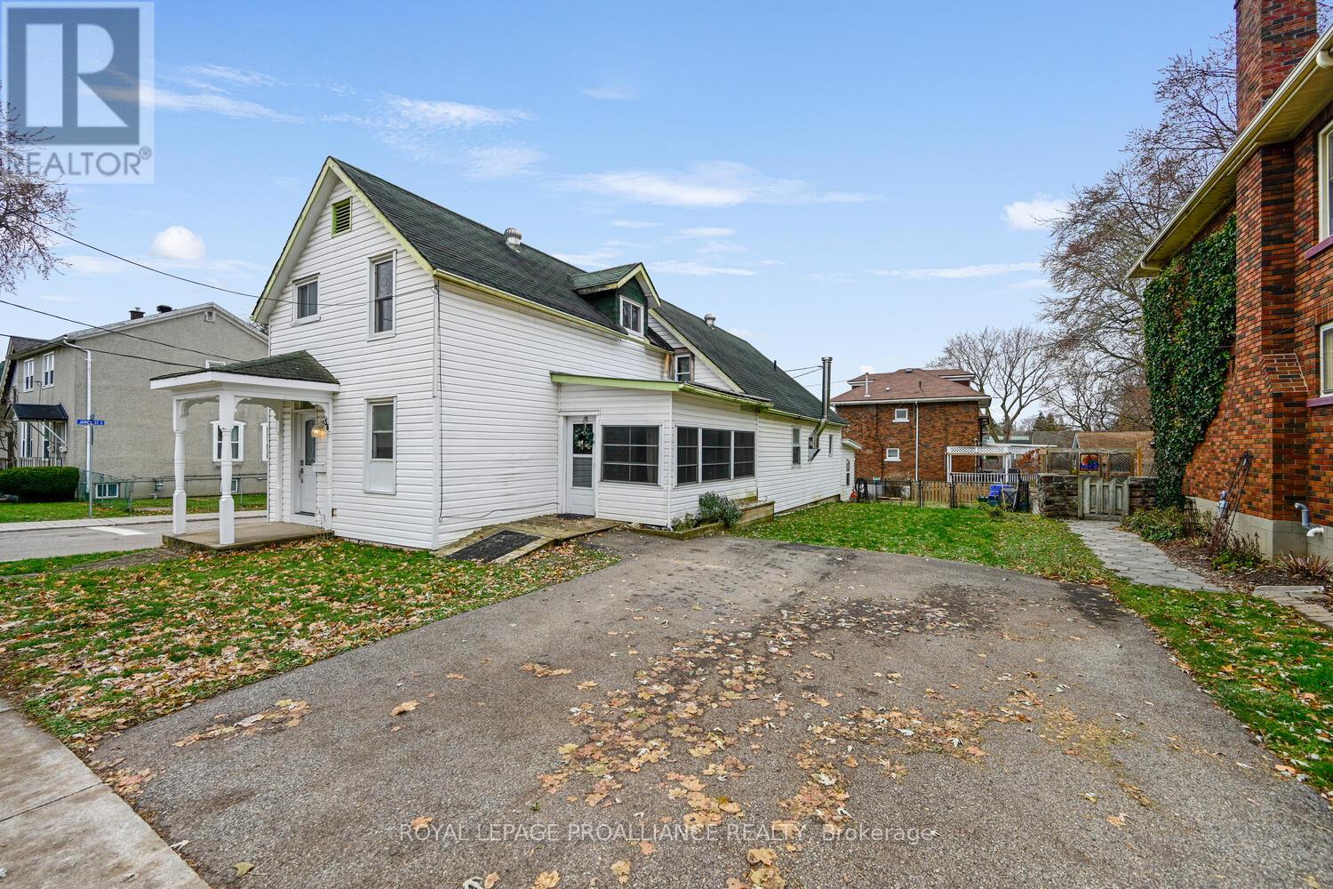 56 North Augusta Road, Brockville, Ontario K6V 2X6 - Photo 2 - X12591758