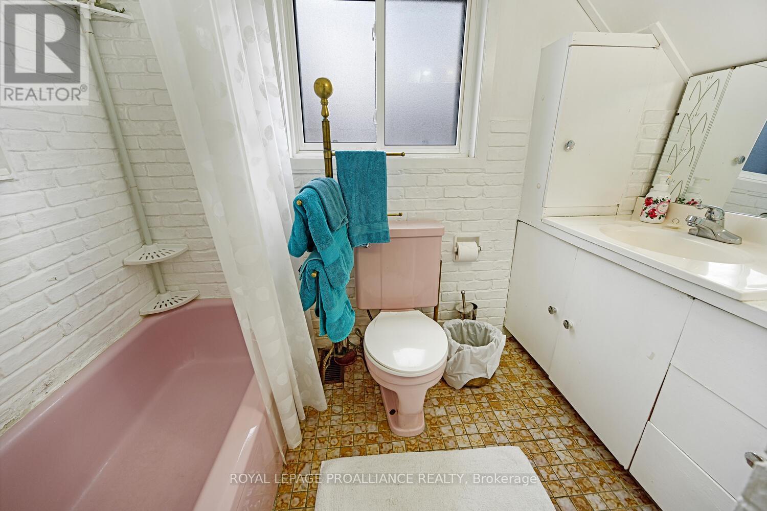 56 North Augusta Road, Brockville, Ontario K6V 2X6 - Photo 28 - X12591758