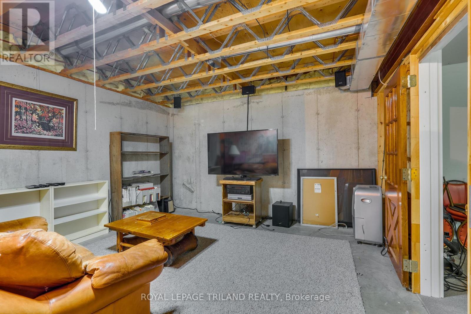 9909 Northville Crescent, Lambton Shores, Ontario N0M 2N0 - Photo 24 - X12556264