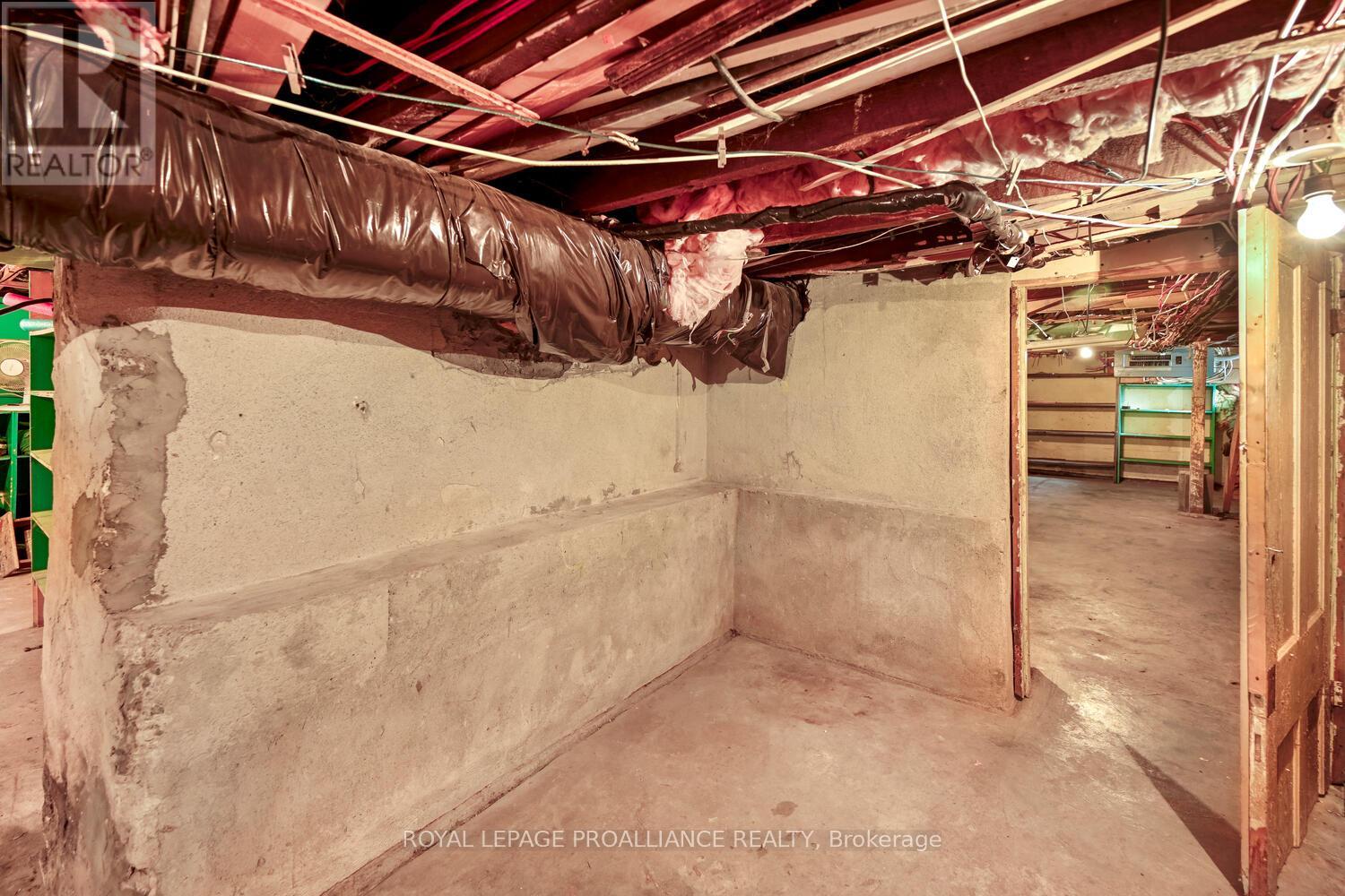 56 North Augusta Road, Brockville, Ontario K6V 2X6 - Photo 37 - X12591758