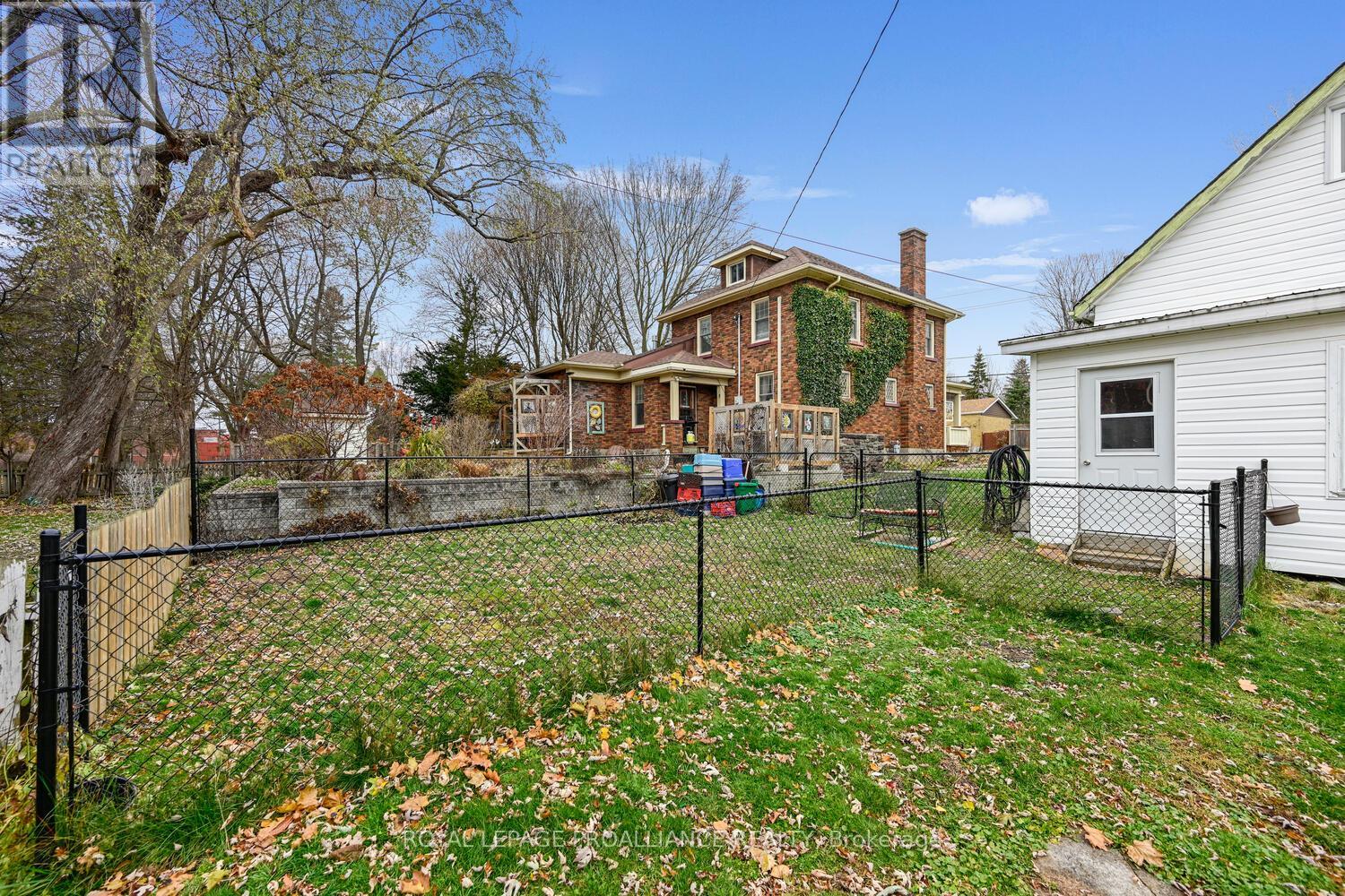 56 North Augusta Road, Brockville, Ontario K6V 2X6 - Photo 41 - X12591758