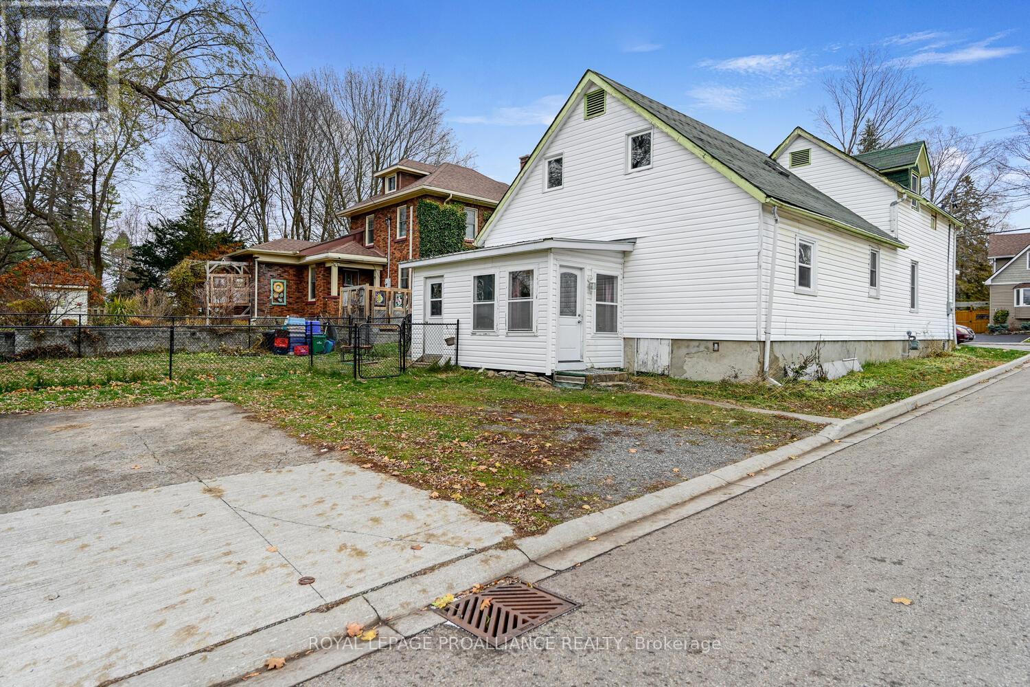 56 North Augusta Road, Brockville, Ontario K6V 2X6 - Photo 39 - X12591758