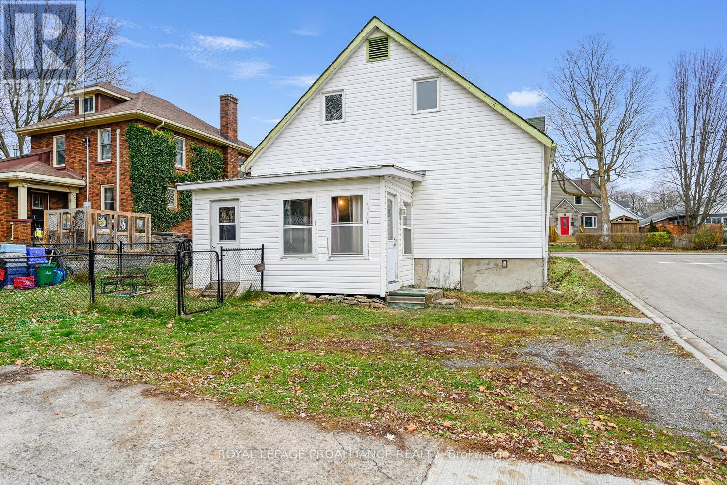 56 North Augusta Road, Brockville, Ontario K6V 2X6 - Photo 40 - X12591758