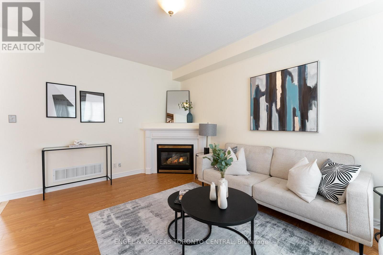 22 Donald Sim Avenue, Markham, Ontario  L6B 1B6 - Photo 14 - N12592182