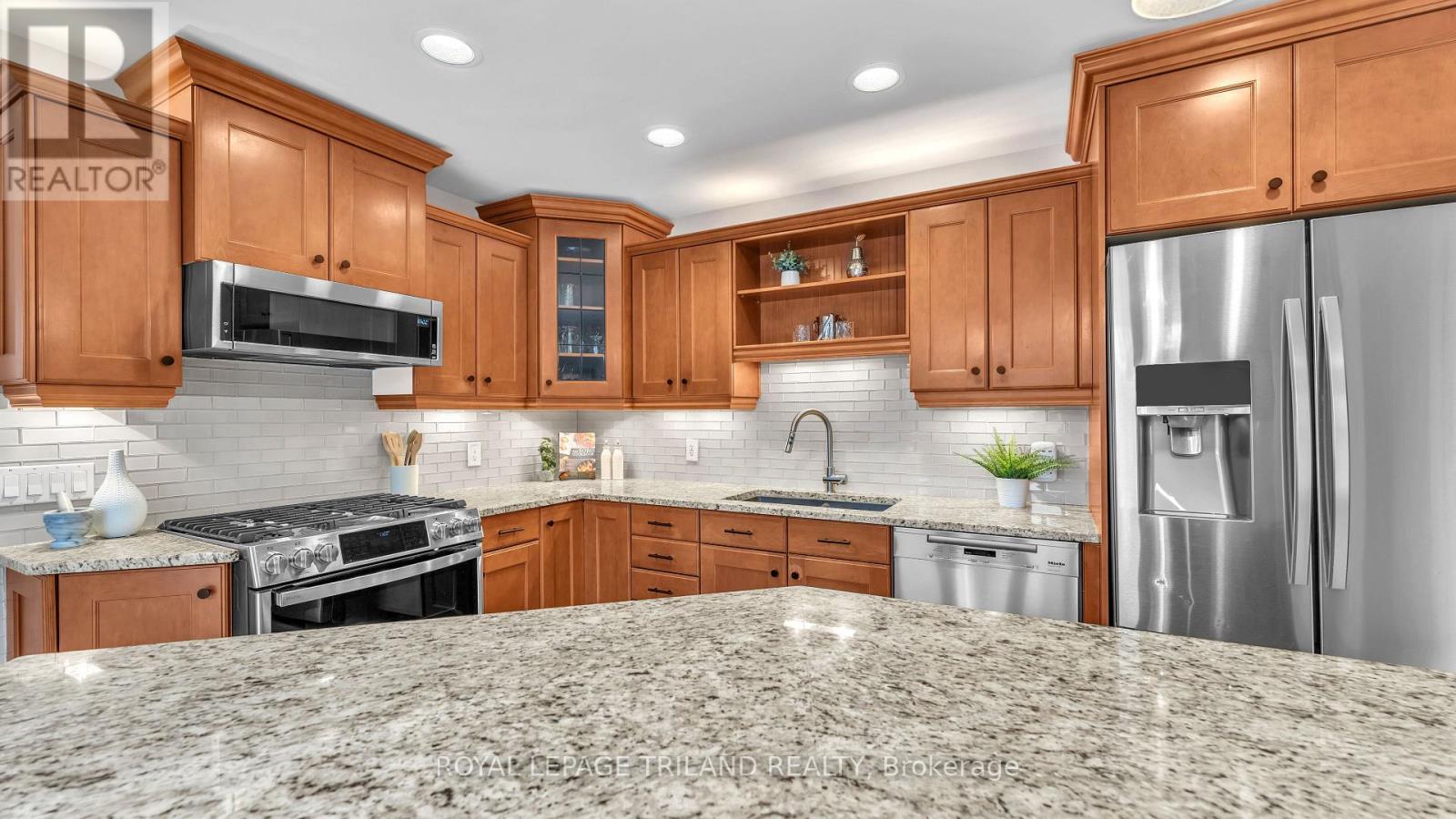 Photo 12 of 43 for 924 Farnham Road