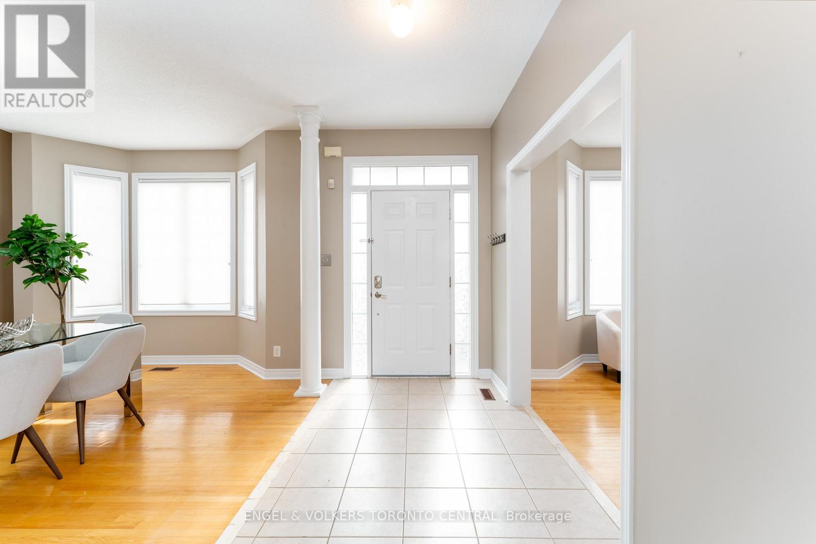 22 Donald Sim Avenue, Markham, Ontario  L6B 1B6 - Photo 3 - N12592182