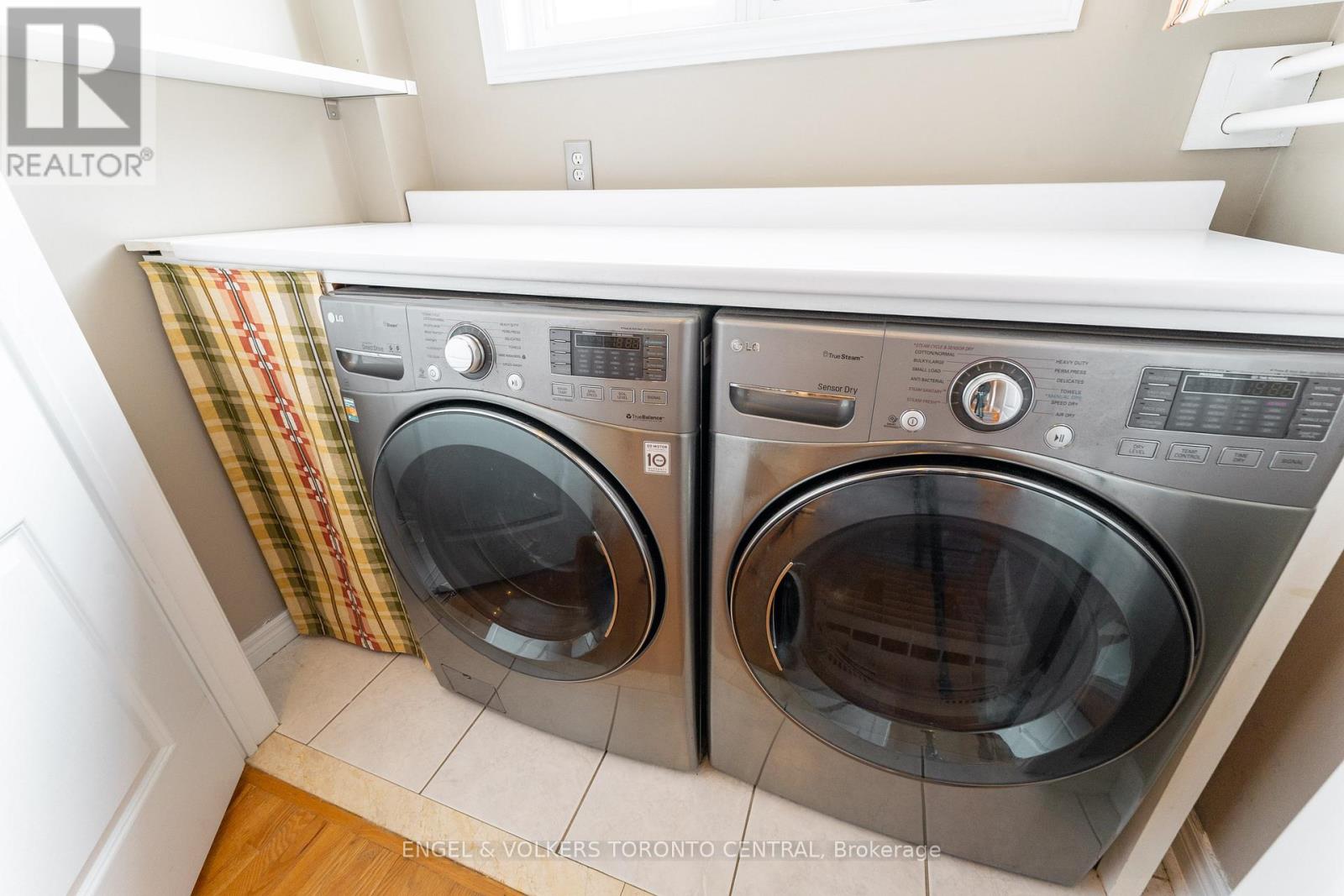 22 Donald Sim Avenue, Markham, Ontario  L6B 1B6 - Photo 16 - N12592182