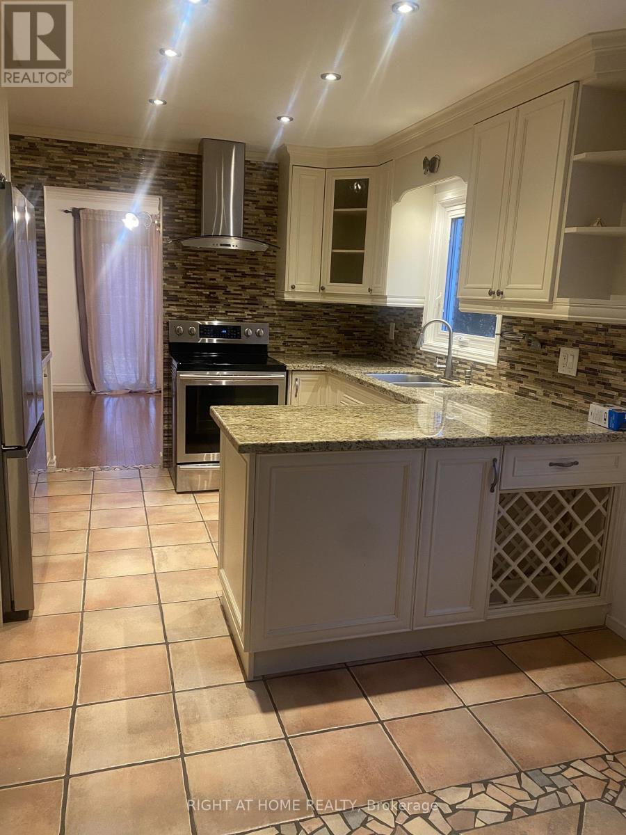 153 Stephen Street, Richmond Hill, Ontario  L4C 5P9 - Photo 7 - N12592194