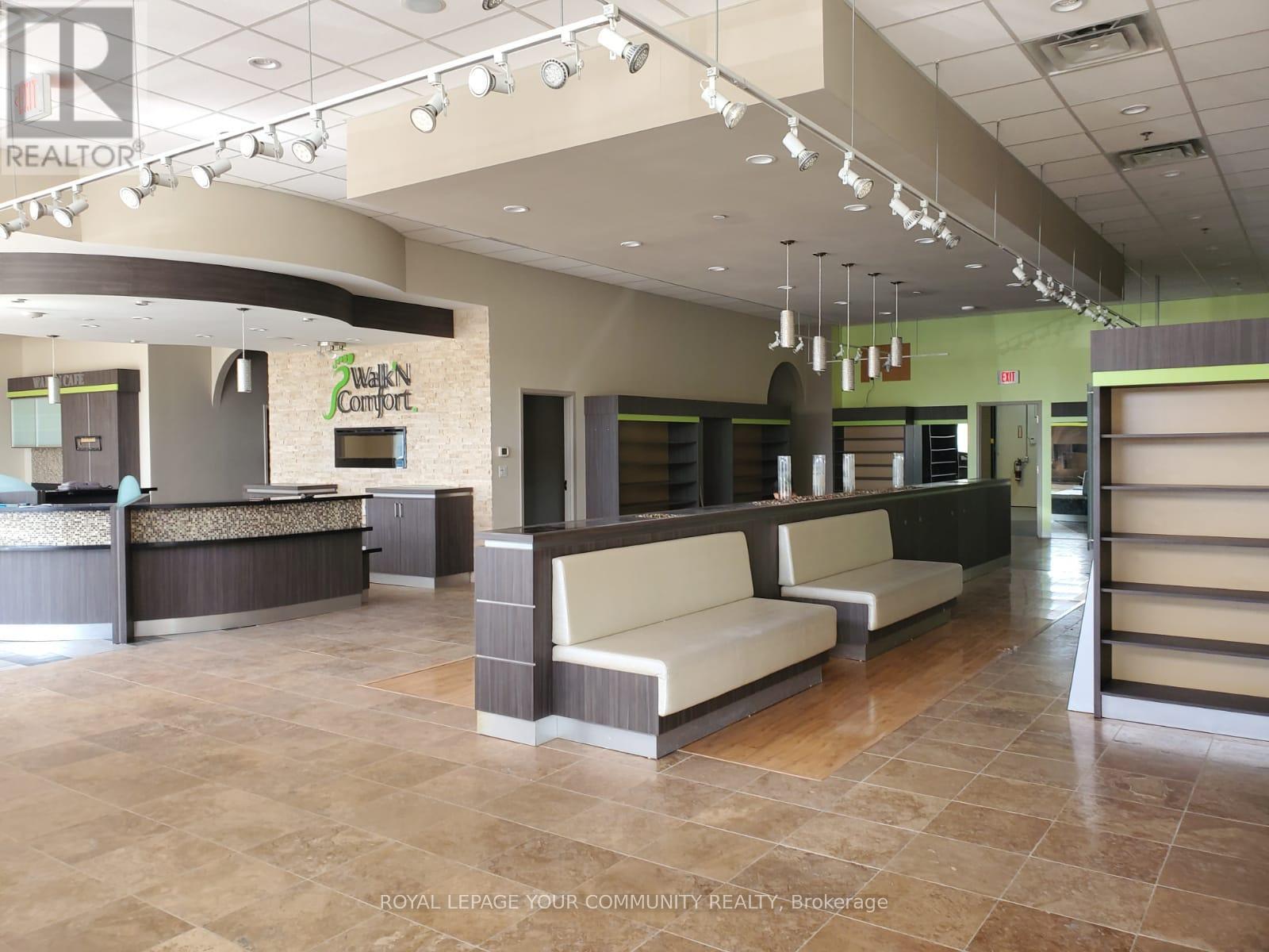 A2 - 20 Vogell Road, Richmond Hill, Ontario  L4B 3K4 - Photo 5 - N12592130