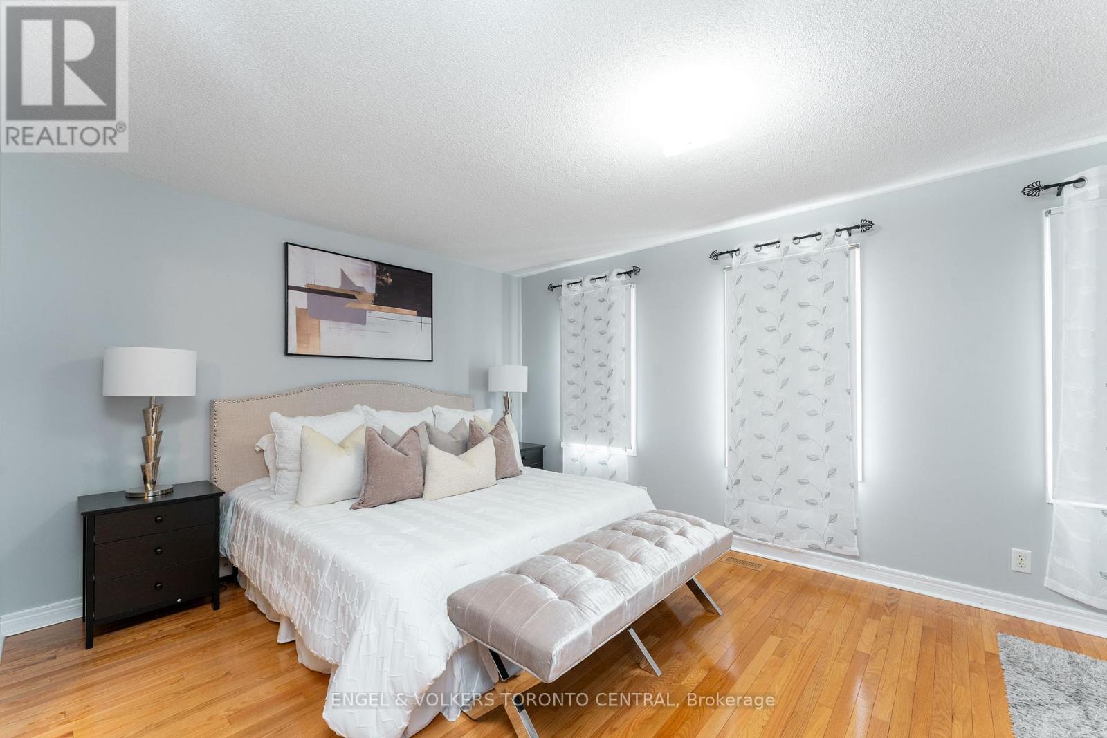 22 Donald Sim Avenue, Markham, Ontario  L6B 1B6 - Photo 17 - N12592182