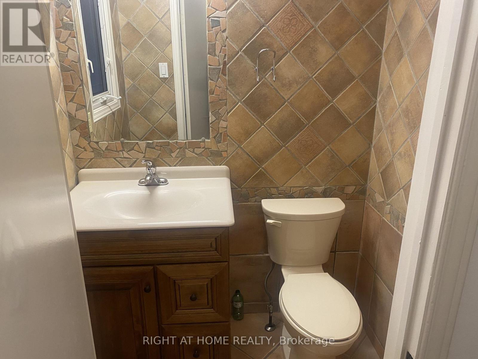 153 Stephen Street, Richmond Hill, Ontario  L4C 5P9 - Photo 8 - N12592194