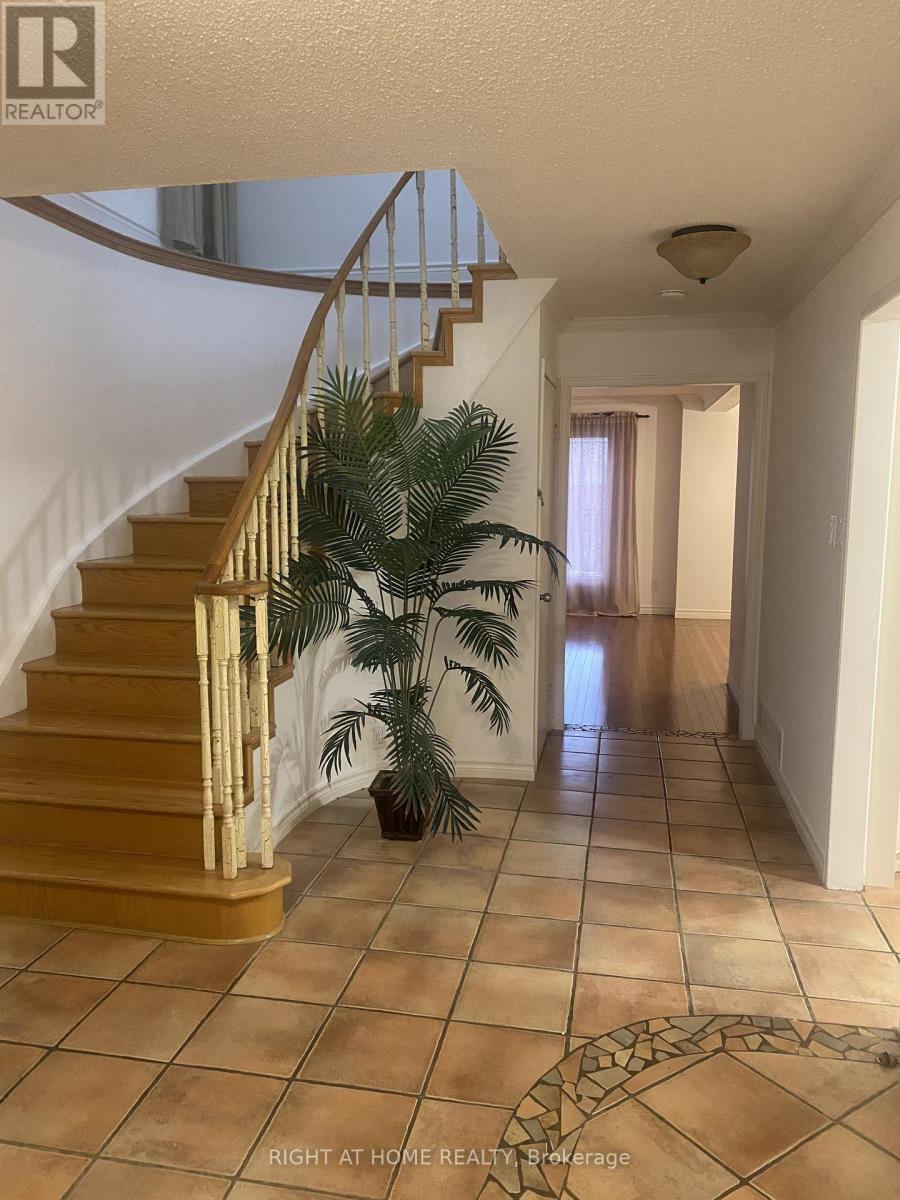 153 Stephen Street, Richmond Hill, Ontario  L4C 5P9 - Photo 11 - N12592194