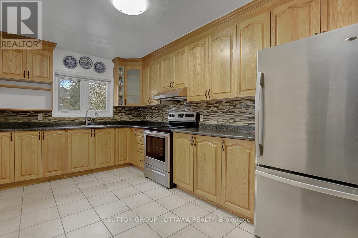 200 Breezehill Avenue N, Ottawa, Ontario K1Y 2H9 - Photo 11 - X12592434