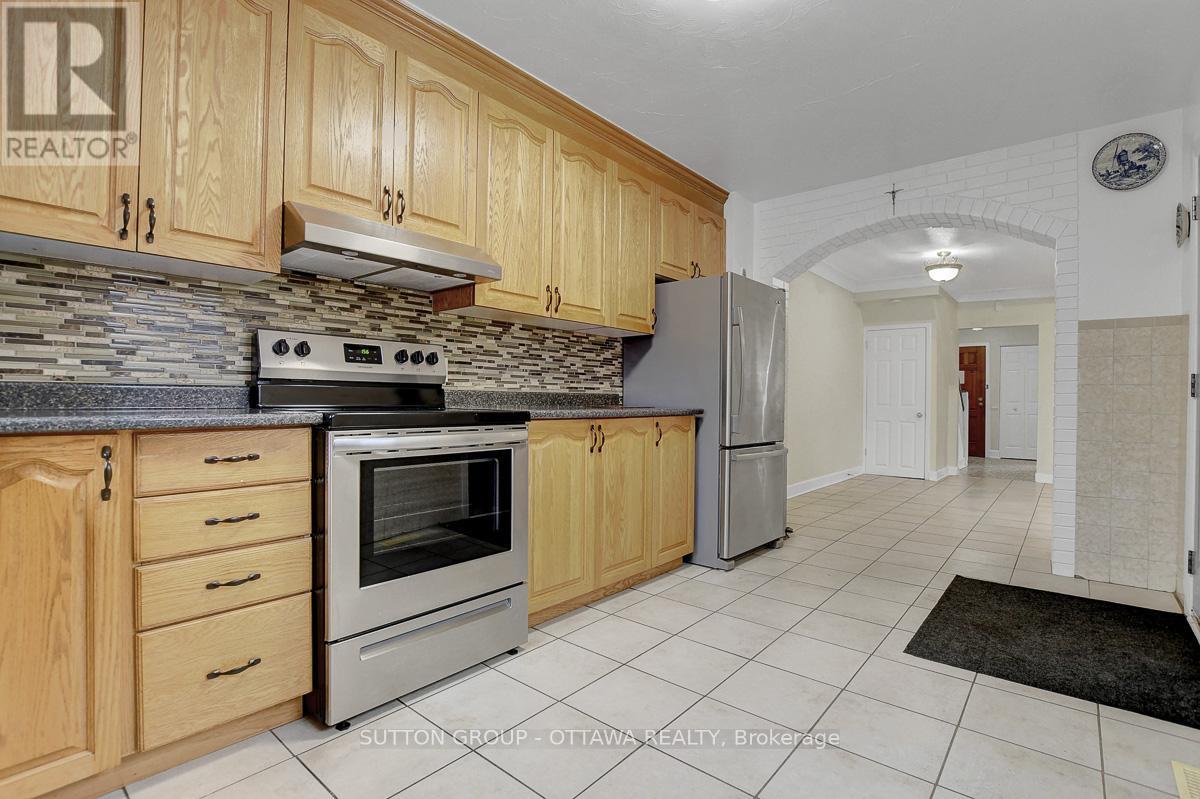 200 Breezehill Avenue N, Ottawa, Ontario K1Y 2H9 - Photo 12 - X12592434