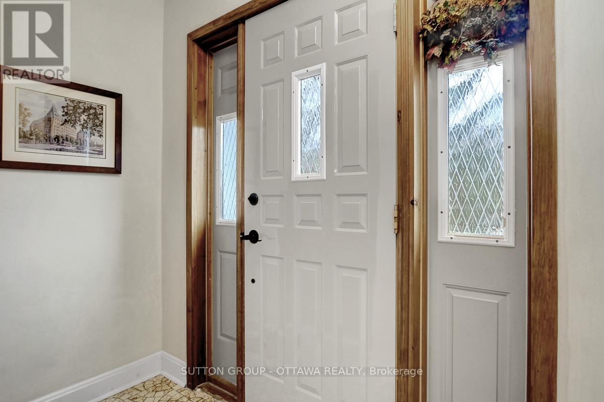 200 Breezehill Avenue N, Ottawa, Ontario K1Y 2H9 - Photo 2 - X12592434