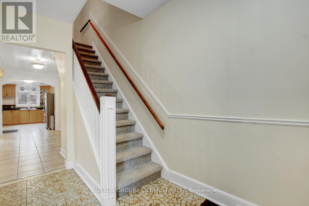 200 Breezehill Avenue N, Ottawa, Ontario K1Y 2H9 - Photo 4 - X12592434