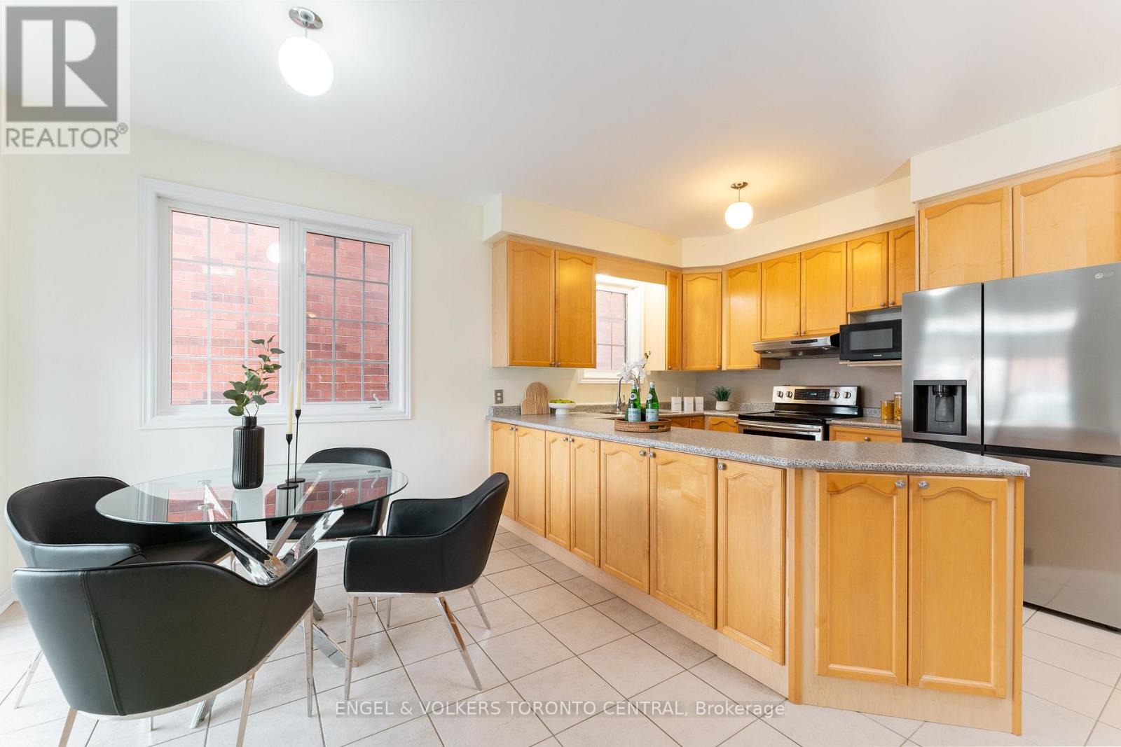 22 Donald Sim Avenue, Markham, Ontario  L6B 1B6 - Photo 10 - N12592182