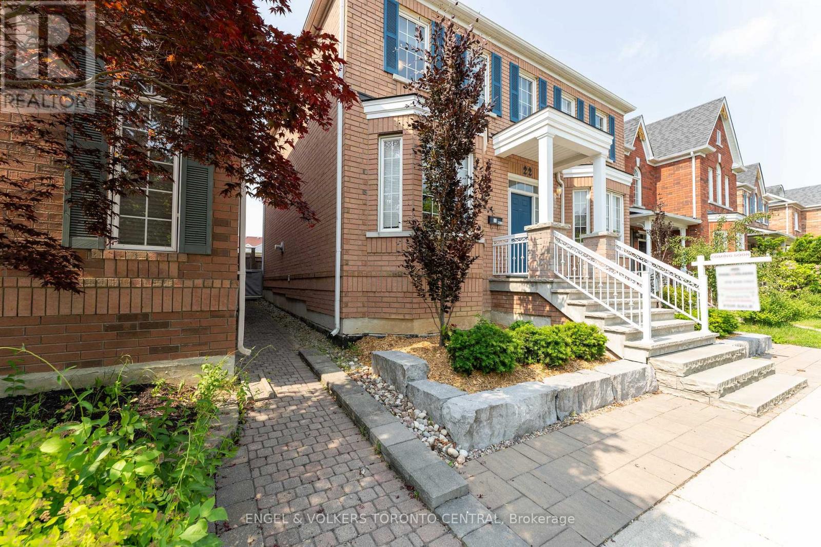 22 Donald Sim Avenue, Markham, Ontario  L6B 1B6 - Photo 2 - N12592182