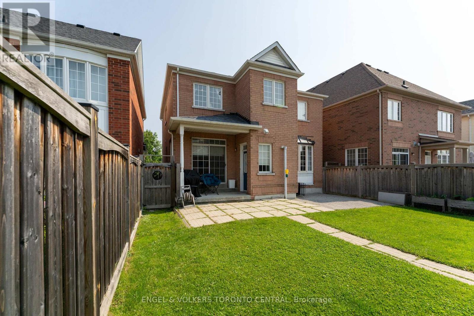 22 Donald Sim Avenue, Markham, Ontario  L6B 1B6 - Photo 41 - N12592182