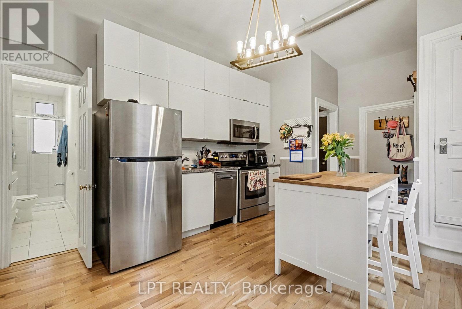 542 Maclaren Street W, Ottawa, Ontario  K1R 5K7 - Photo 10 - X12592452