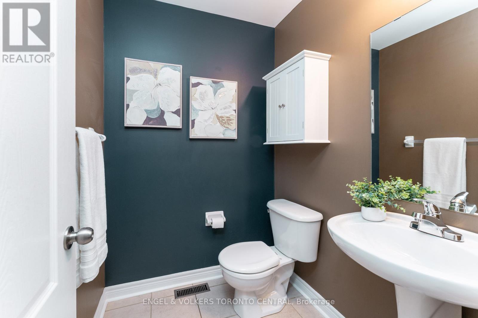 22 Donald Sim Avenue, Markham, Ontario  L6B 1B6 - Photo 8 - N12592182