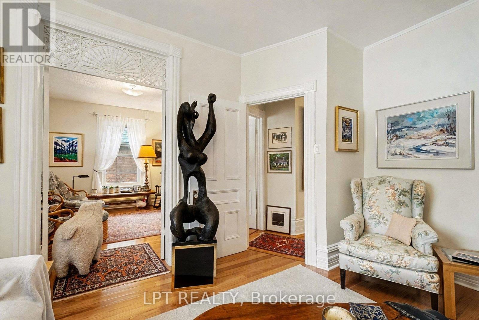 542 Maclaren Street W, Ottawa, Ontario  K1R 5K7 - Photo 16 - X12592452