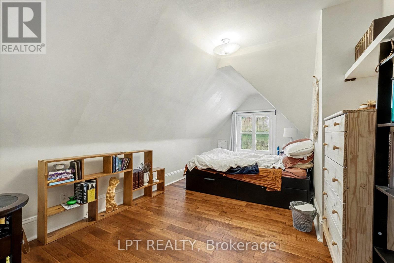 542 Maclaren Street W, Ottawa, Ontario  K1R 5K7 - Photo 32 - X12592452