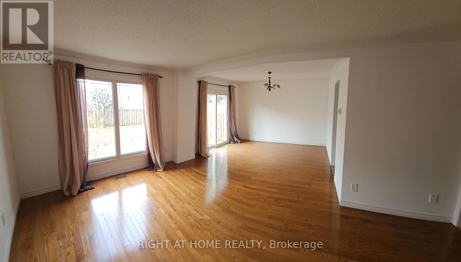 153 Stephen Street, Richmond Hill, Ontario  L4C 5P9 - Photo 3 - N12592194