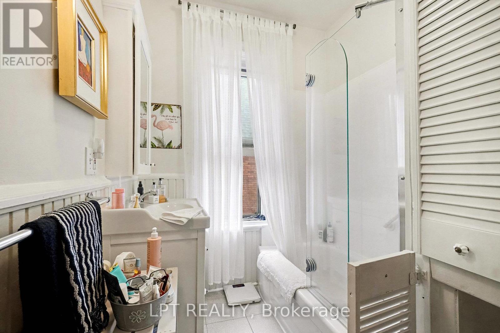 542 Maclaren Street W, Ottawa, Ontario  K1R 5K7 - Photo 24 - X12592452