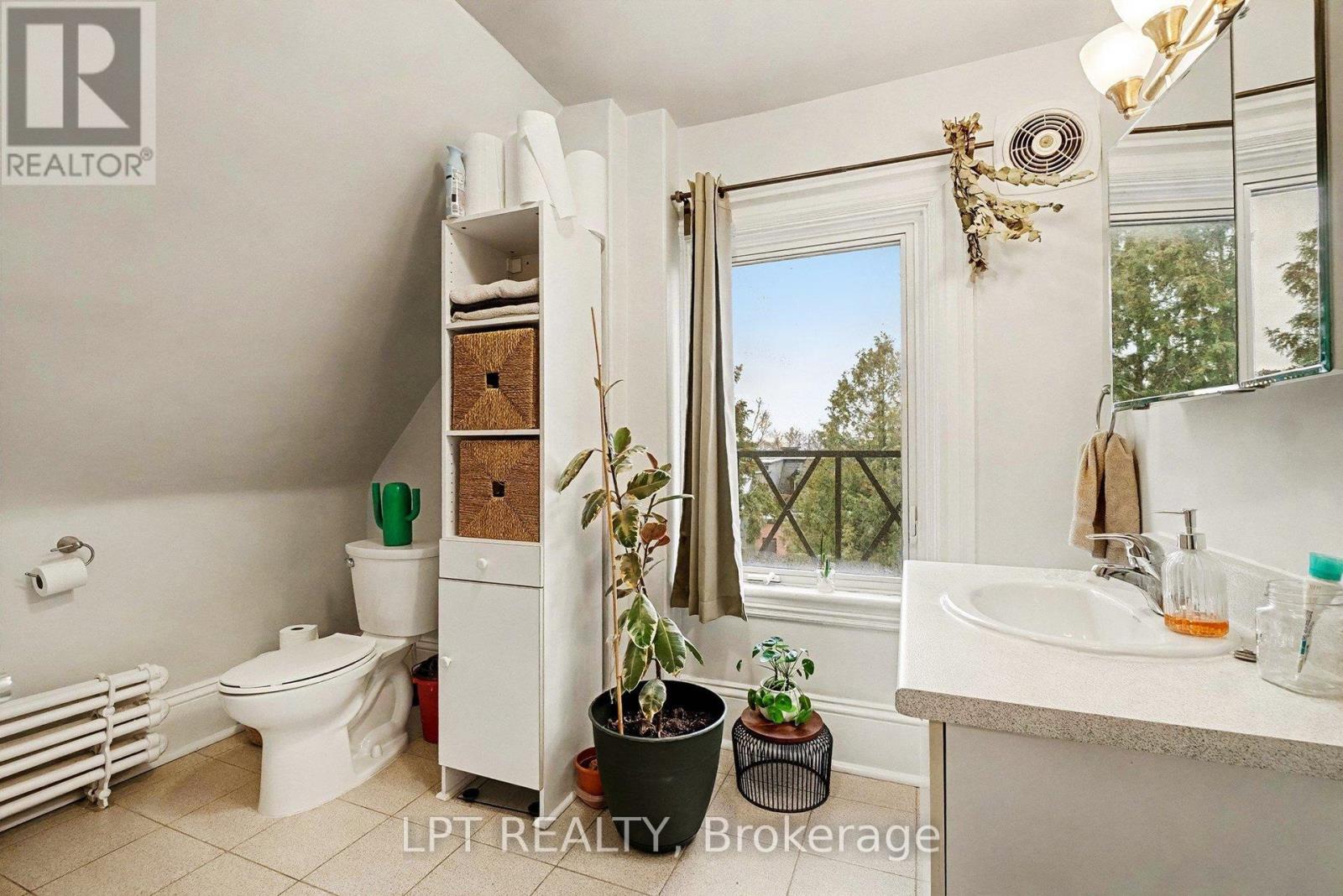 542 Maclaren Street W, Ottawa, Ontario  K1R 5K7 - Photo 33 - X12592452