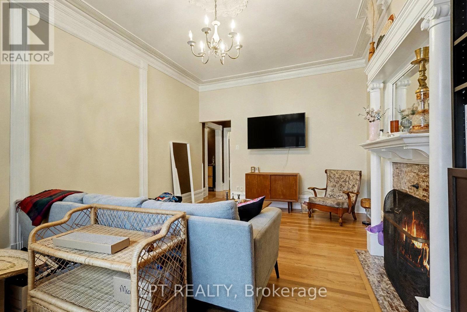 542 Maclaren Street W, Ottawa, Ontario  K1R 5K7 - Photo 7 - X12592452