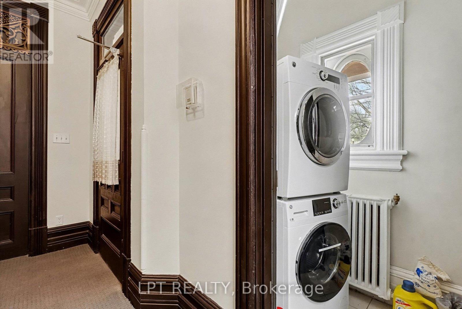 542 Maclaren Street W, Ottawa, Ontario  K1R 5K7 - Photo 5 - X12592452