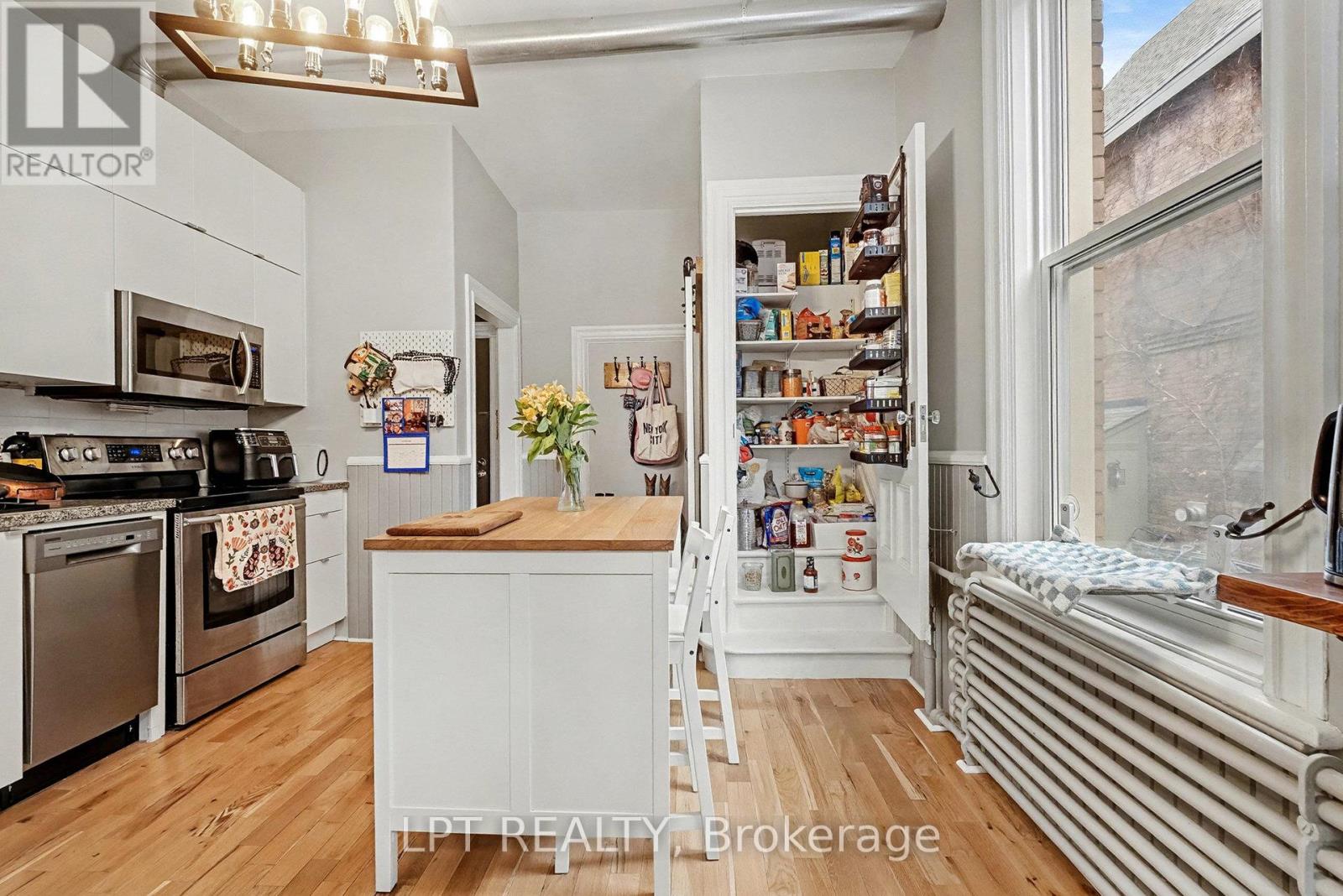 542 Maclaren Street W, Ottawa, Ontario  K1R 5K7 - Photo 9 - X12592452