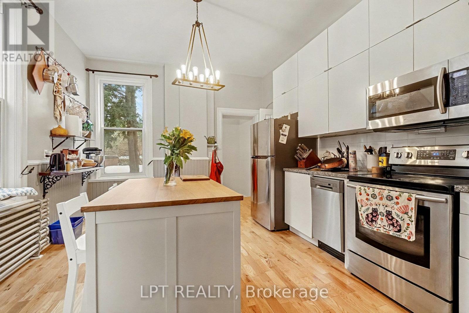 542 Maclaren Street W, Ottawa, Ontario  K1R 5K7 - Photo 8 - X12592452