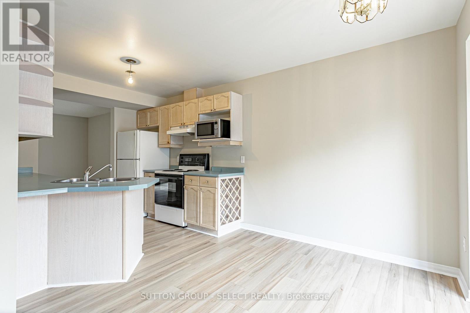 27 - 50 Chapman Court, London North, Ontario N6G 5E1 - Photo 3 - X12591714